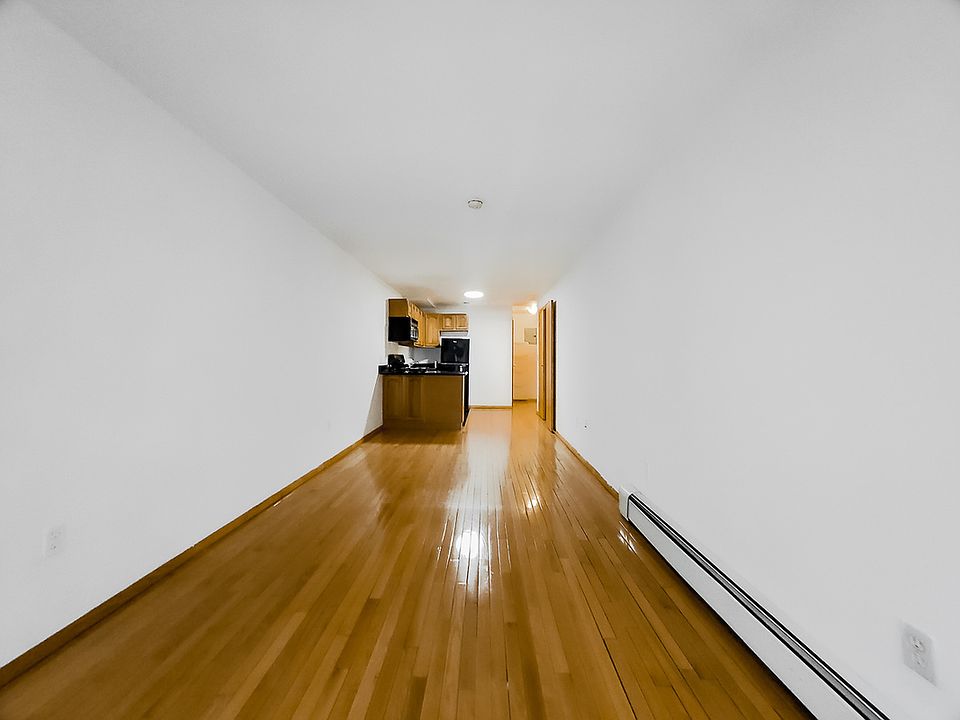 2nd image of 212 E 10th St #2B1