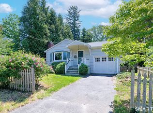 1099 Merritt St, Fairfield, CT 06825