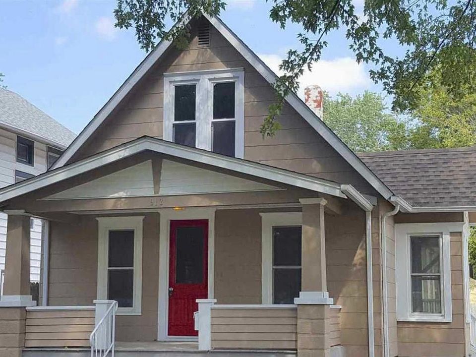 2nd image of 912 E 6th St