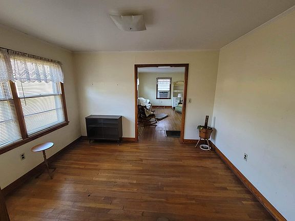 3rd image of 804 W Forest Ave