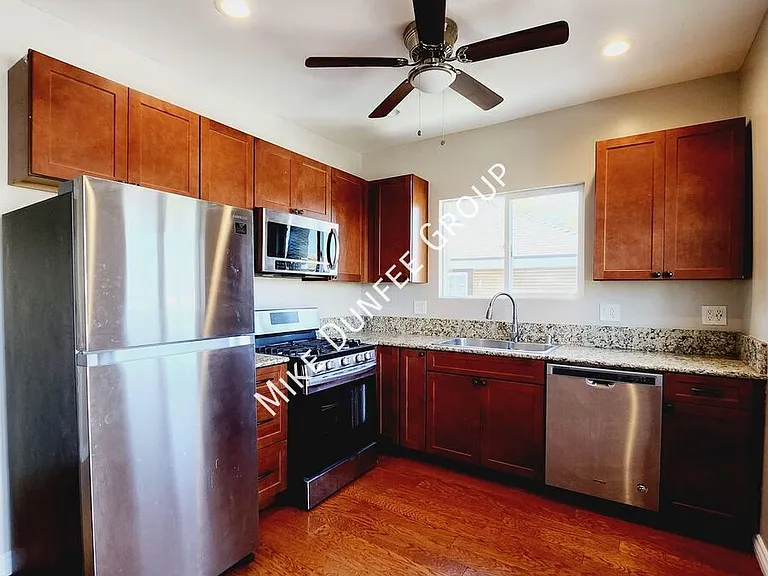 412 E 7th St #2 — Photo 2