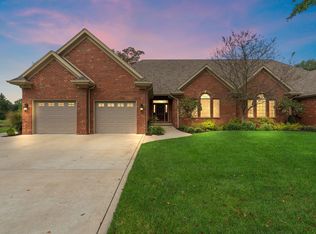 5708 Fountainview Dr, Wheatfield, IN 46392