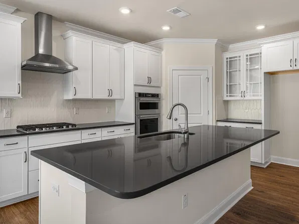 252 Umstead St, Sanford, NC 27330