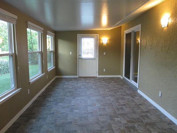 5th image of 4743 Larchmont Ct