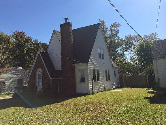 3rd image of 121 Charles Ave