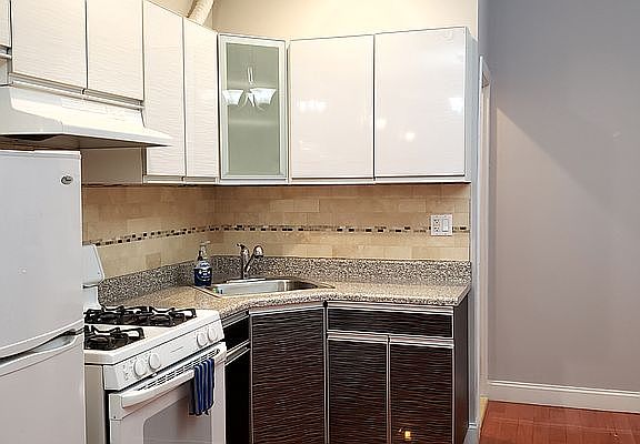 3rd image of 466 Harman St #1L