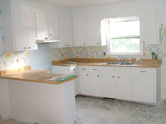 3rd image of 137 Brentwood Dr