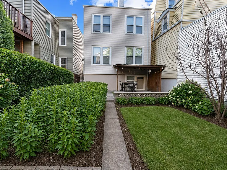 19 Hawthorne Ave #1 — Photo 2