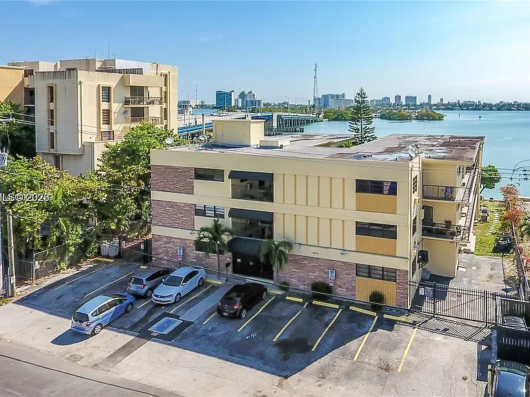 7845 NE Bayshore Ct #8 — Photo 3