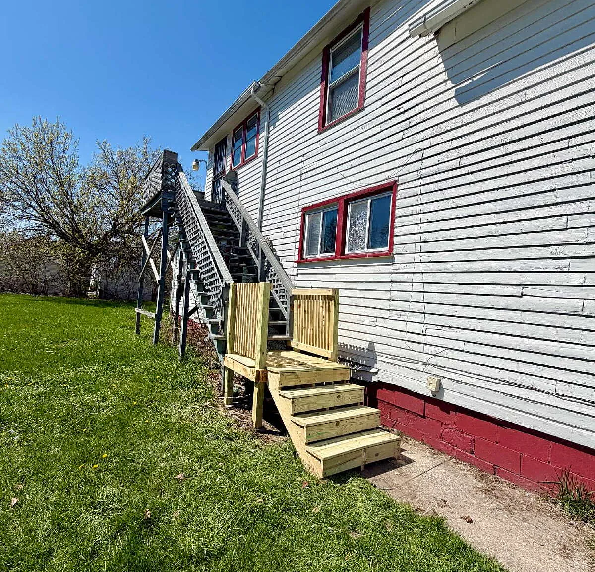 3 bed, 1.0 bath, 1000 sqft, $700 — Photo 2