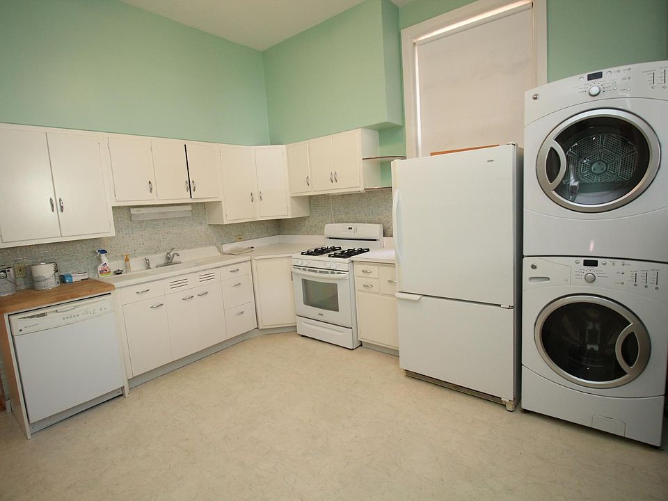 1st image of 840 W Oakdale Ave #1