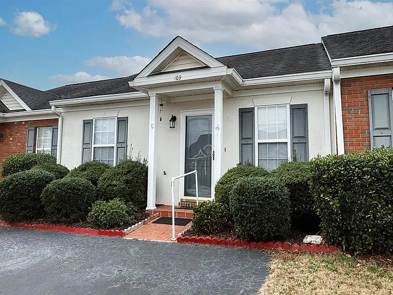 109 Leyland Ct #109 — Photo 1