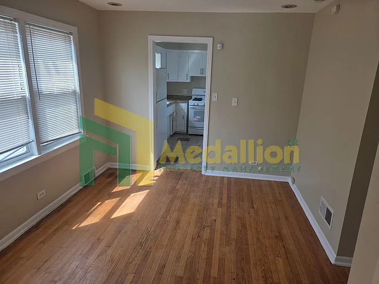 11004 S Eberhart Ave — Photo 12