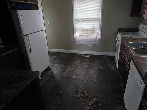 3rd image of 906 Norway Ave