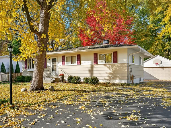 310 2nd Ct, Crystal Lake, IL 60014