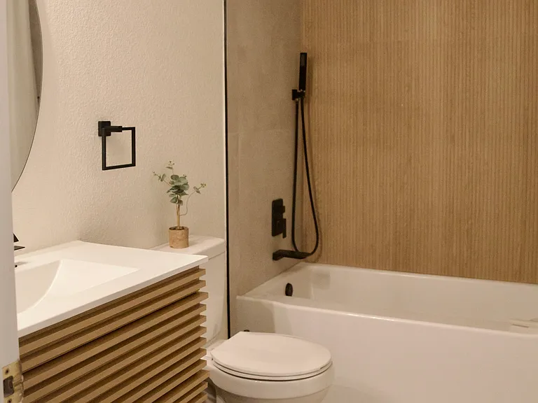 3114 W Mark Ln — Photo 14