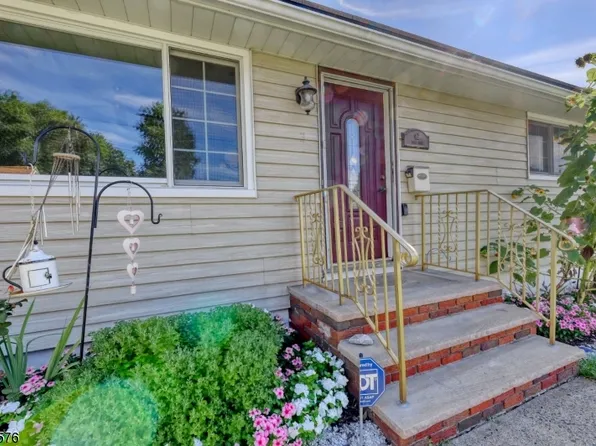 42 Susan Ct, Clifton City, NJ 07012
