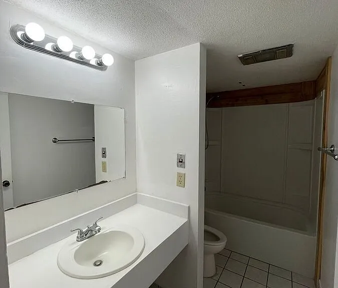 3318 Camelot Dr #3318 — Photo 11