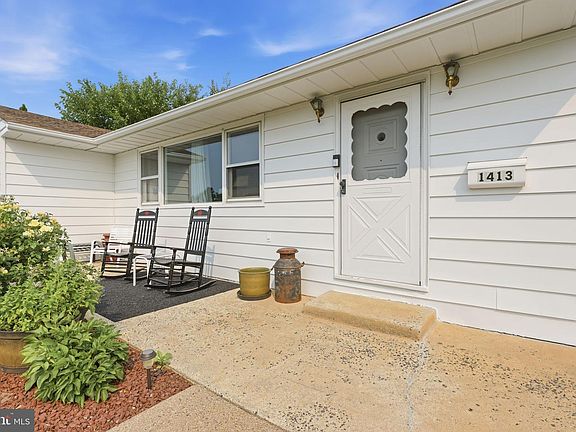 3rd image of 1413 Poplar Rd