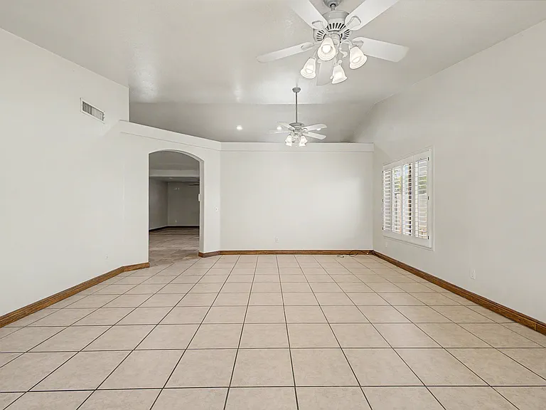 8544 W Holly St — Photo 12