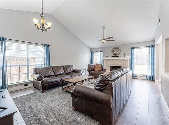 2nd image of 1902 Quail Hill Cir