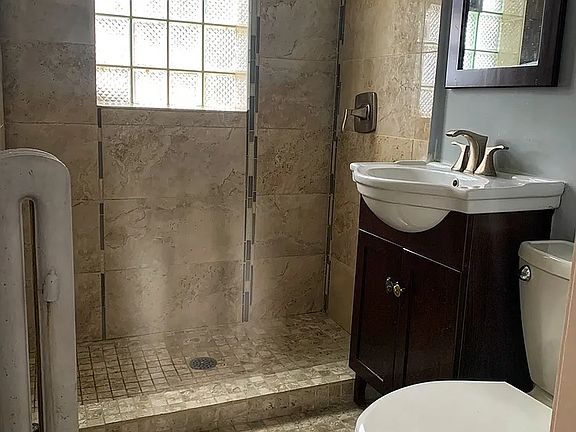 3rd image of 1127 W Farwell Ave APT 208