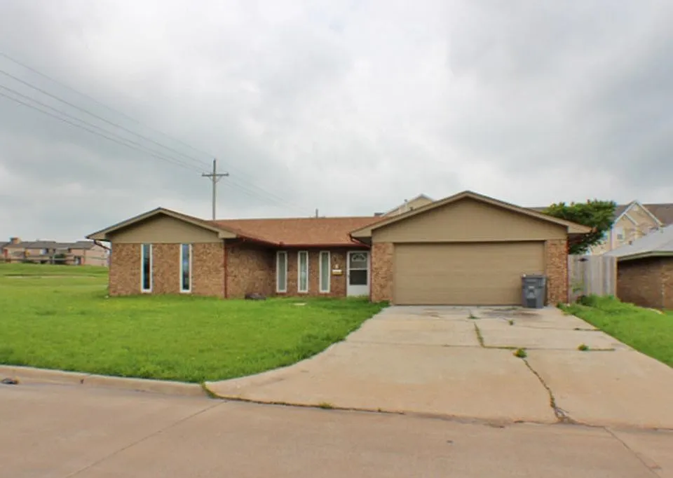 2 NW 69th St