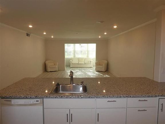 5th image of 330 NE 26th Ave APT 218