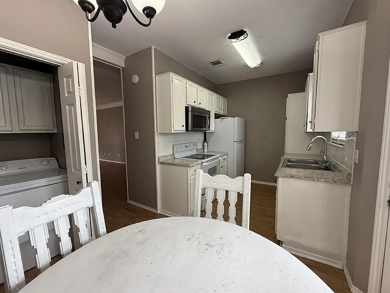 1327 Speight Ave — Photo 8
