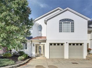 101 Chateau Dr, Aliquippa, PA 15001