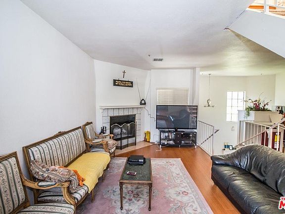 3rd image of 2249 Montrose Ave APT 5