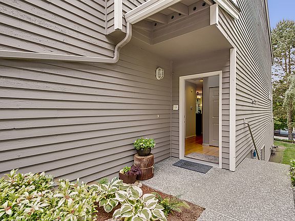 2nd image of 11832 NE 80th St #10