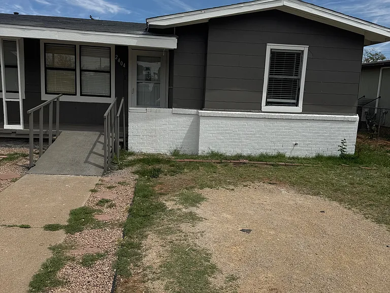 2404 W 9th St — Photo 1