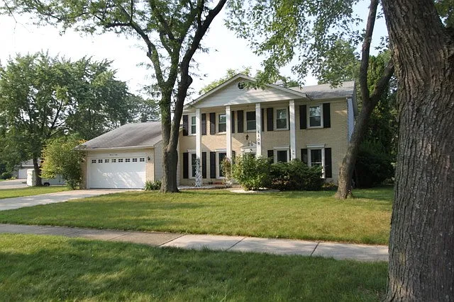 1105 E Bailey Rd photo 1