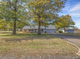 405 N Will Rogers Loop E, Oologah, OK 74053