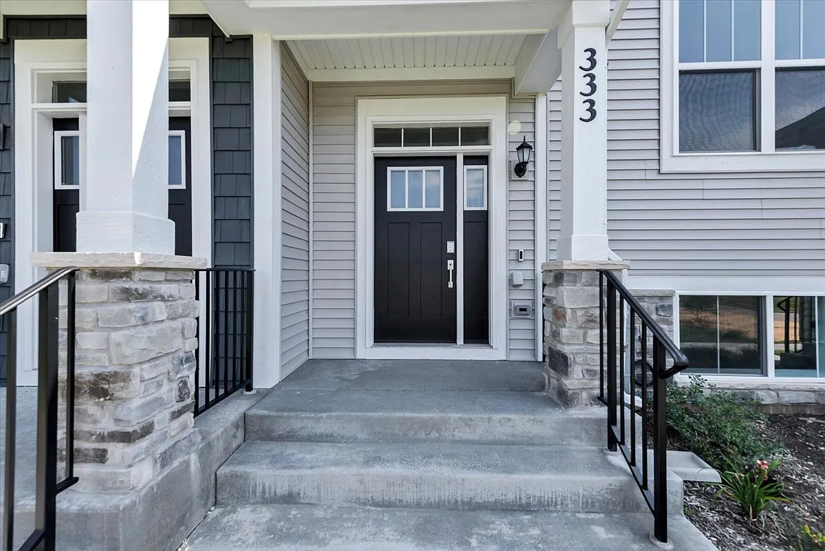 3 bed, 2.5 bath, 1764 sqft, $2,700 — Photo 1