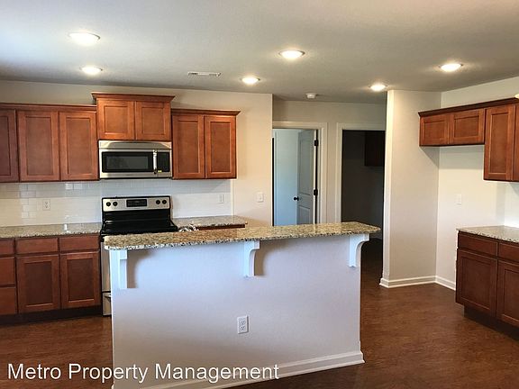 3rd image of 406 Lion Dr N