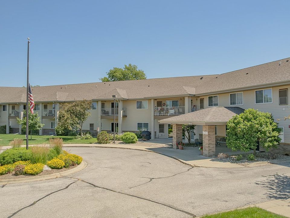 1st image of 1900 4th Ave SW APT 104