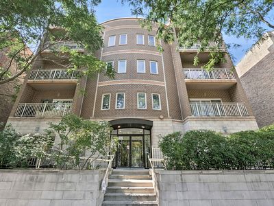 1928 N Kedzie Ave APT 403, Chicago, IL, 60647