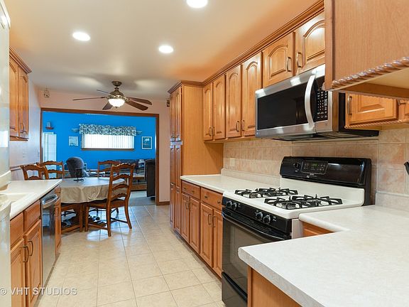 4th image of 305 Glendale Ln