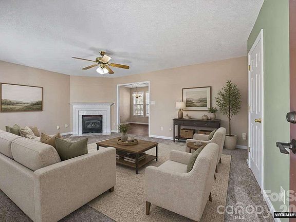 5th image of 300 Chinaberry Dr