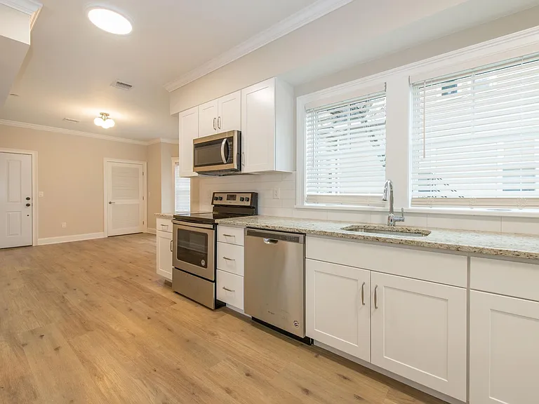 84 Auburn St #3B — Photo 9