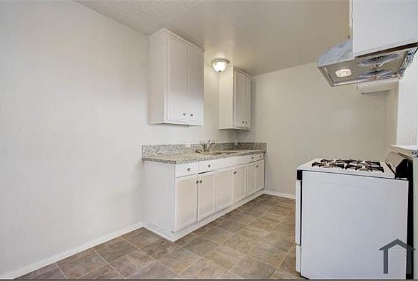 1st image of 2122 E 10th St APT 1