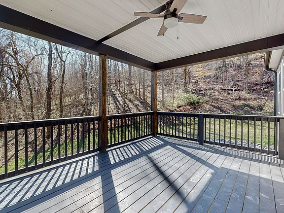 3rd image of 115 Woody End Ln