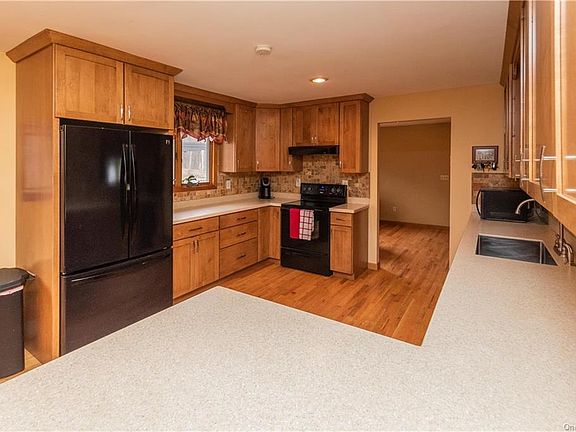 4th image of 9 Sherry Ln