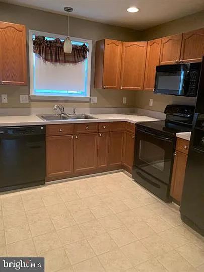 3 bed, 3.5 bath, 1620 sqft, $1,800 — Photo 3