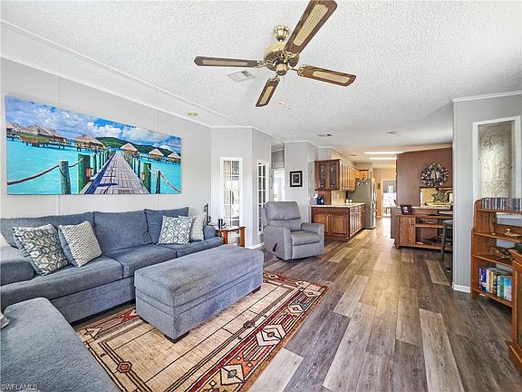4th image of 264 Lakeside DR