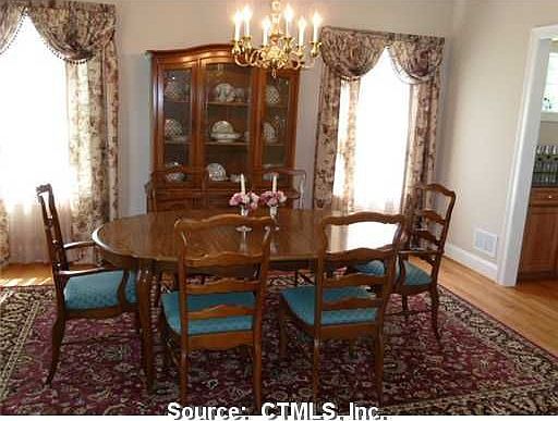 2nd image of 43 Hunt Glen Dr