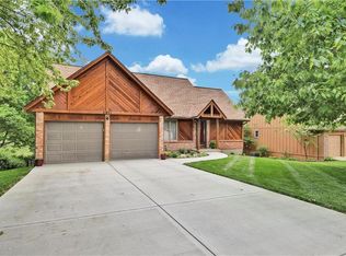 6811 Greenwood St, Shawnee, KS 66216