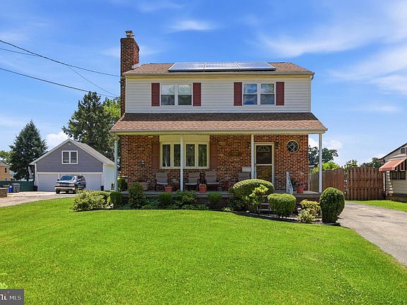 2nd image of 1004 Green Ln